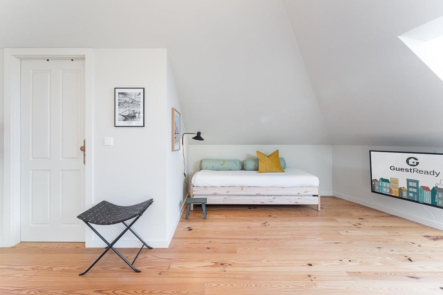 Guestready - Spacious And Modern Apt W/ Skylight Porto Luaran gambar